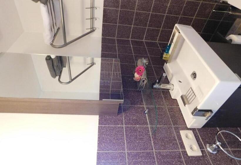 בית מלון כפרי Golden Dragon