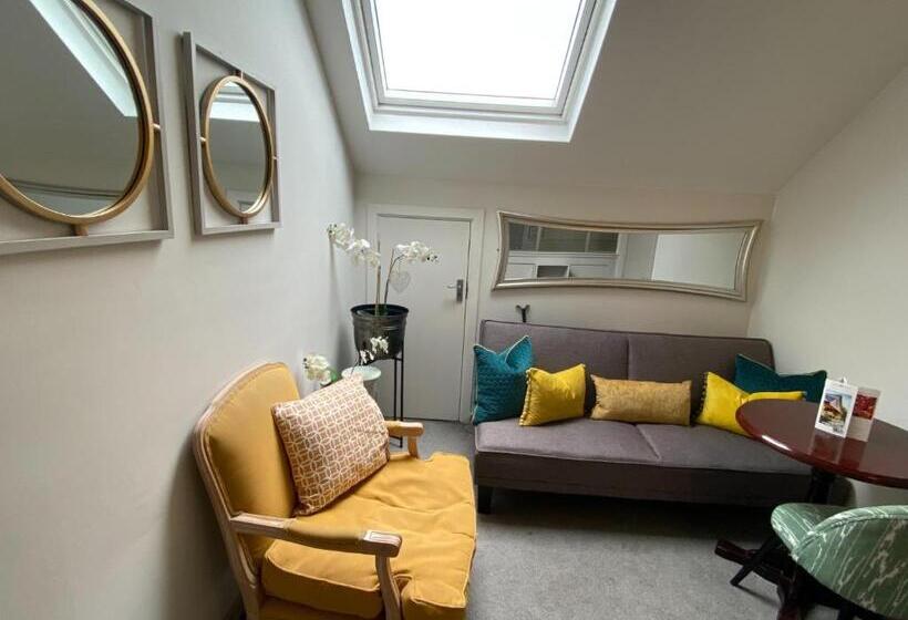 호텔 The Town House