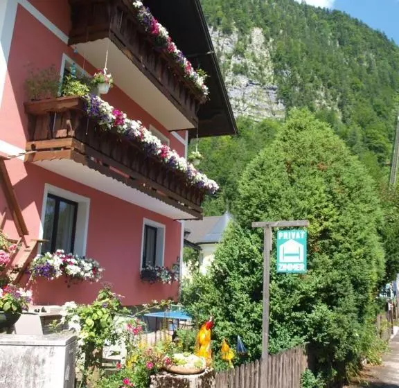 Aamiaismajoitus (B&B) Haus Höll Herta