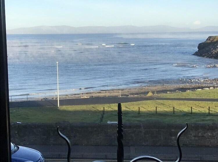 Bed and Breakfast Maddens Bridge Bar & Guesthouse