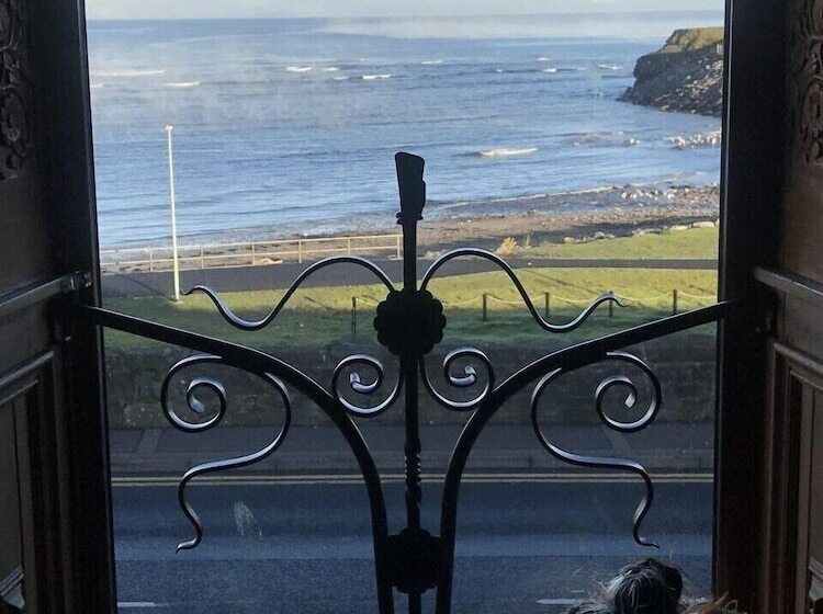 Bed and Breakfast Maddens Bridge Bar & Guesthouse