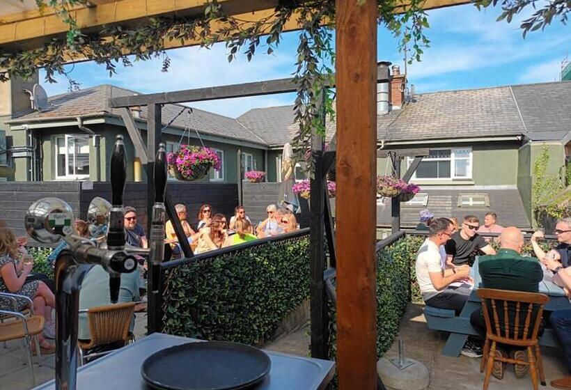 민박 The Baytree Restaurant & Guesthouse