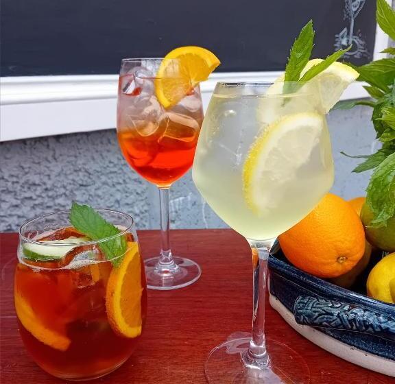 민박 The Baytree Restaurant & Guesthouse