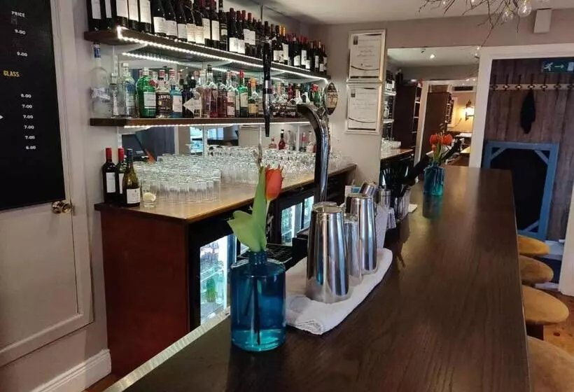 ベッドアンドブレックファースト The Baytree Restaurant & Guesthouse