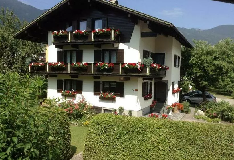 Aamiaismajoitus (B&B) Tirolhaus Irma