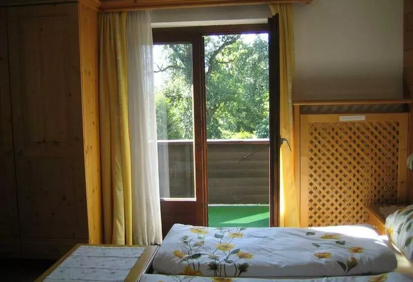 Aamiaismajoitus (B&B) Tirolhaus Irma