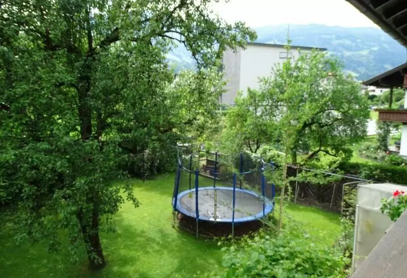 Aamiaismajoitus (B&B) Tirolhaus Irma
