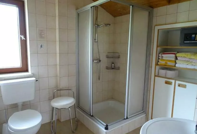 Aamiaismajoitus (B&B) Tirolhaus Irma