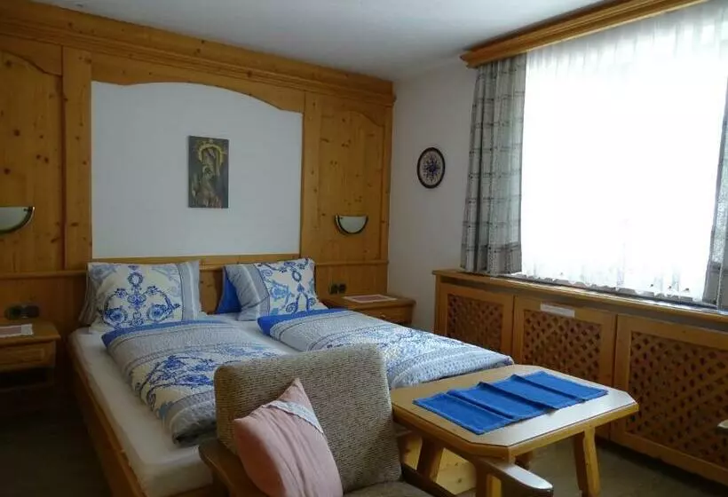 Aamiaismajoitus (B&B) Tirolhaus Irma