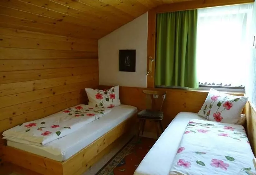 Aamiaismajoitus (B&B) Tirolhaus Irma