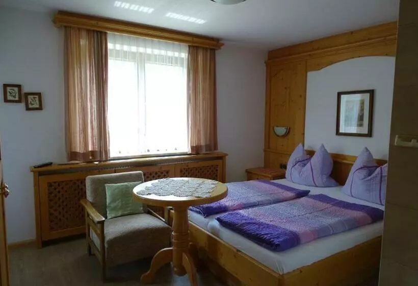 Aamiaismajoitus (B&B) Tirolhaus Irma