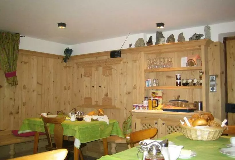 Aamiaismajoitus (B&B) Tirolhaus Irma
