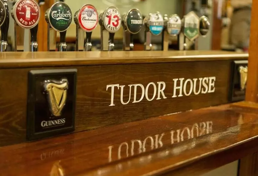 ベッドアンドブレックファースト Tudor House Guest House
