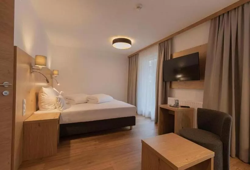 Berghotel Rasis