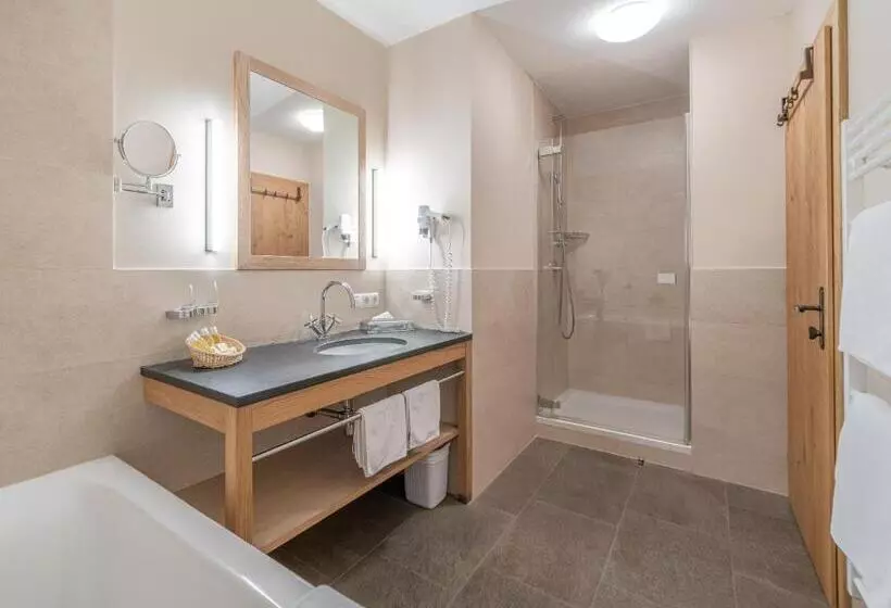Enzian & Apartmenthotel Johannes