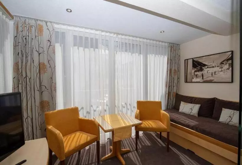 Hotel Charly
