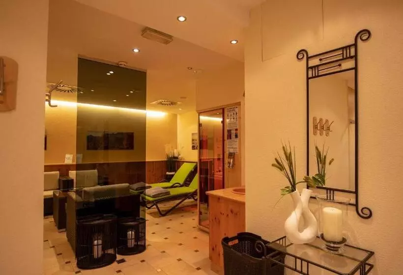 Hotel Charly