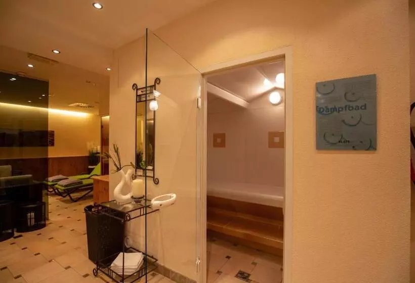 Hotel Charly