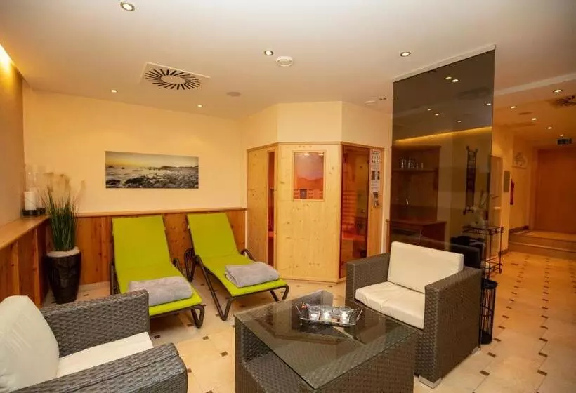 Hotel Charly