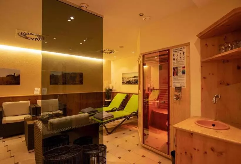 Hotel Charly