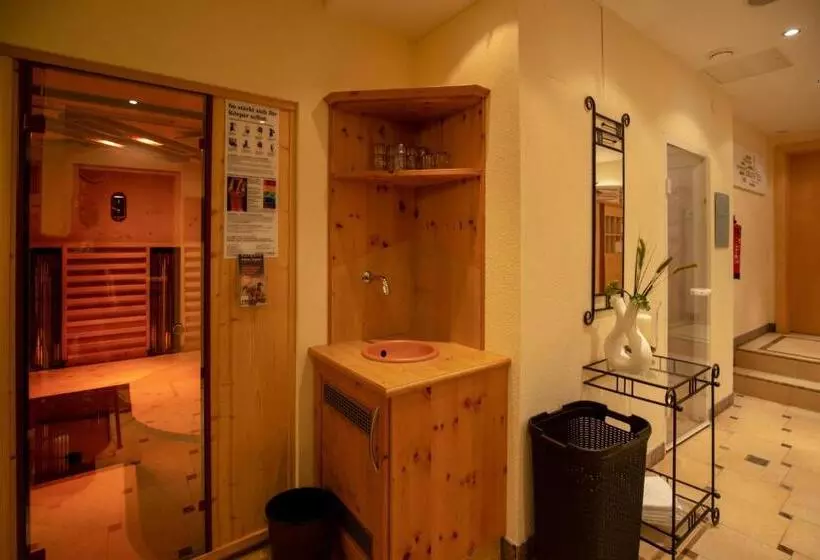 Hotel Charly