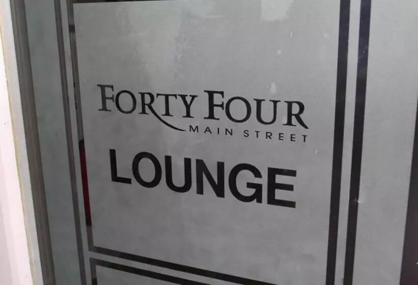 ホテル Forty Four Main Street