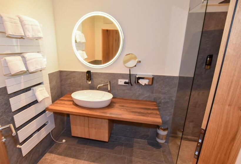 ホテル Gasthof Lebzelter