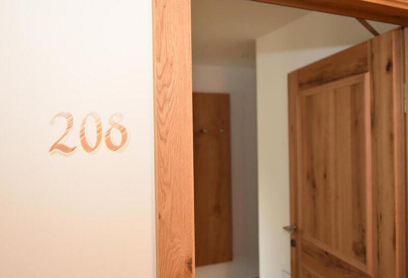 ホテル Gasthof Lebzelter