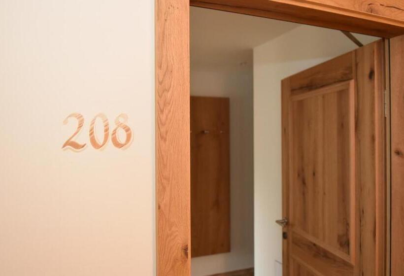 ホテル Gasthof Lebzelter