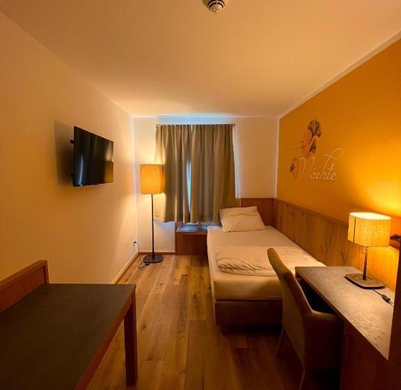 ホテル Gasthof Lebzelter