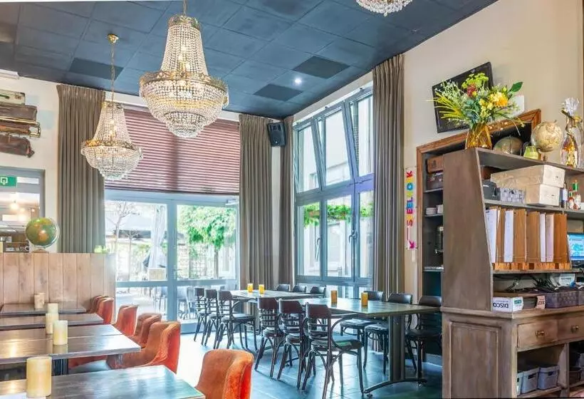 ホテル Brasserie Ingredi
