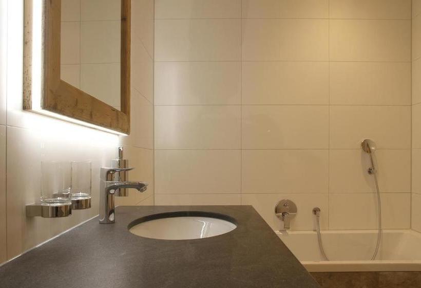 בית מלון כפרי Krone Langenegg