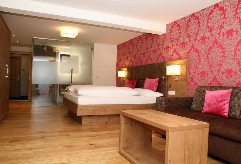 בית מלון כפרי Krone Langenegg