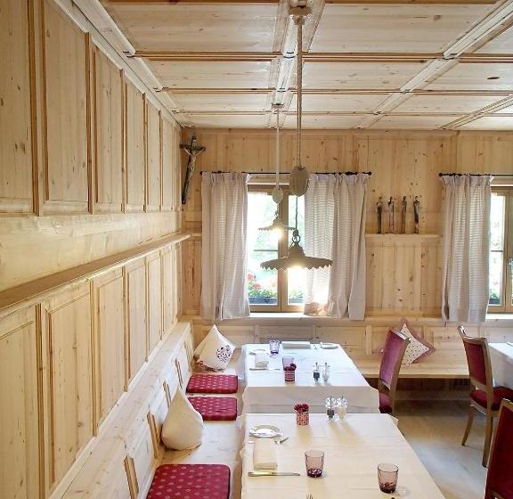 בית מלון כפרי Krone Langenegg