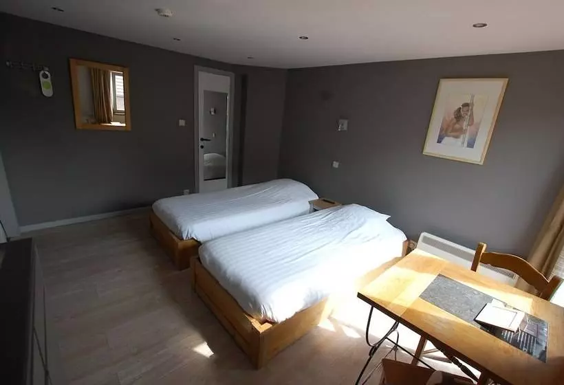ホテル Piano 2   Mont St Guibert   Louvain La Neuve