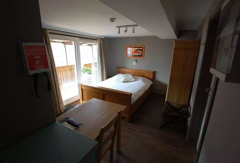 ホテル Piano 2   Mont St Guibert   Louvain La Neuve
