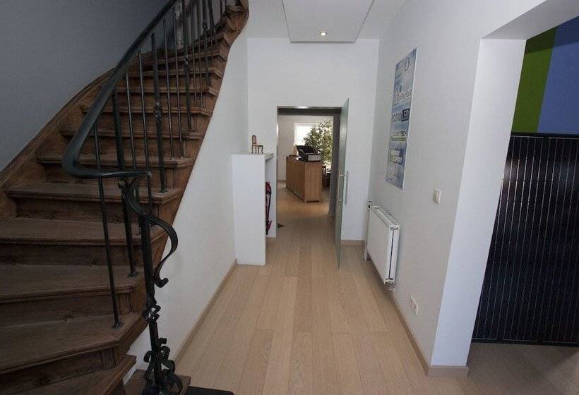 호텔 Piano 2   Mont St Guibert   Louvain La Neuve