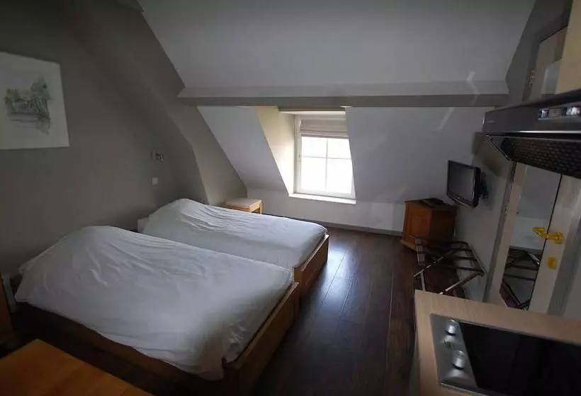 ホテル Piano 2   Mont St Guibert   Louvain La Neuve