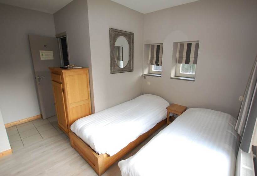 호텔 Piano 2   Mont St Guibert   Louvain La Neuve