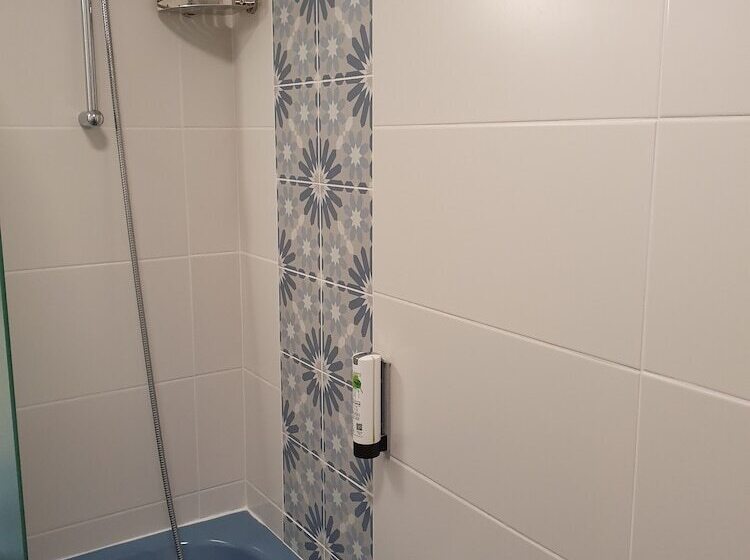 호텔 Piano 2   Mont St Guibert   Louvain La Neuve