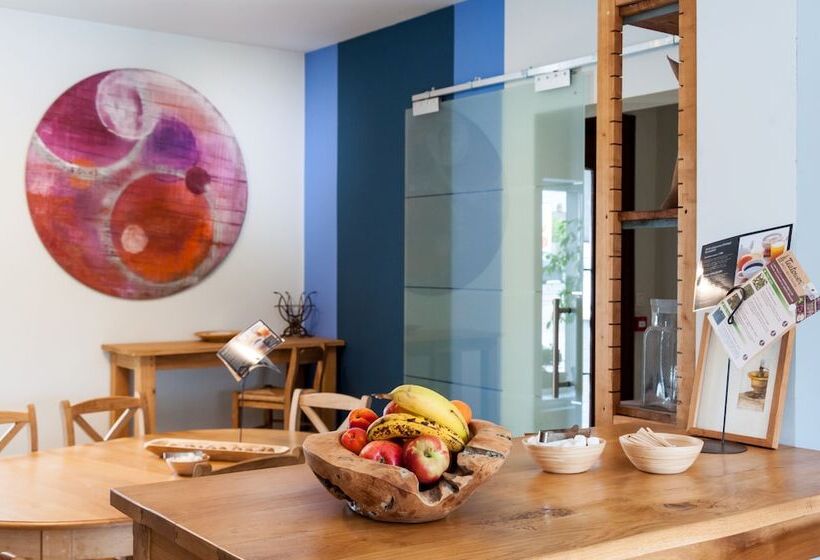 호텔 Piano 2   Mont St Guibert   Louvain La Neuve