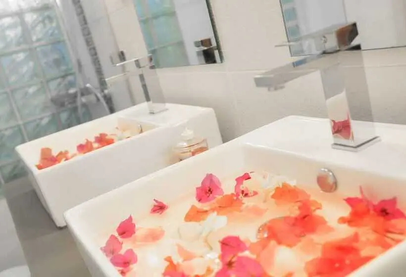 تختخواب و صبحانه Esprit Libre Restaurant And Guest House