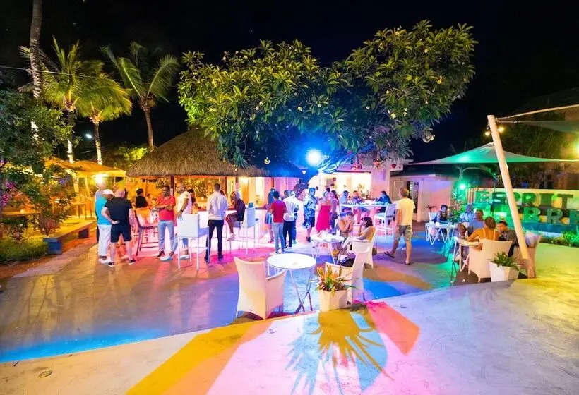 تختخواب و صبحانه Esprit Libre Restaurant And Guest House