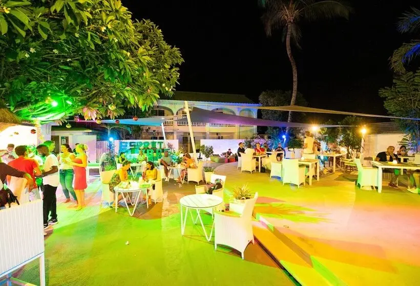 تختخواب و صبحانه Esprit Libre Restaurant And Guest House
