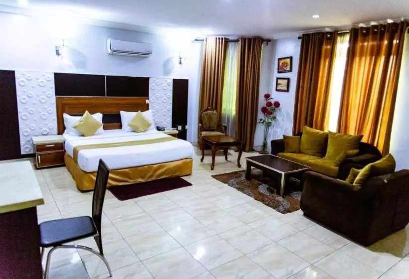 هتل De Meros  And Suites