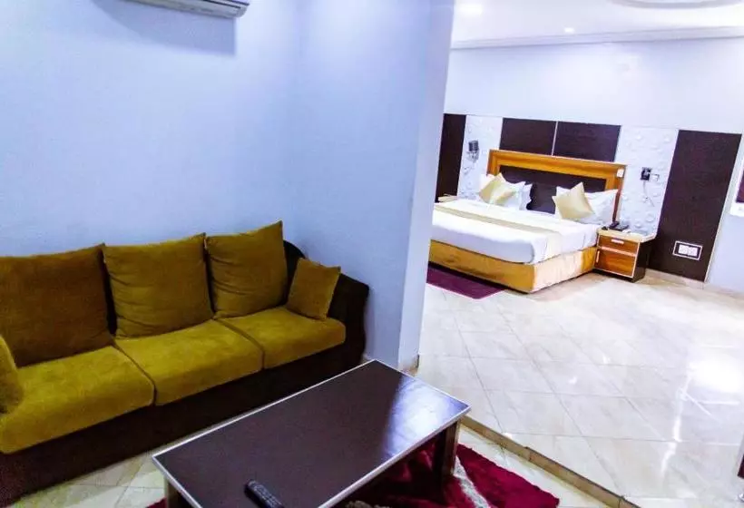 هتل De Meros  And Suites