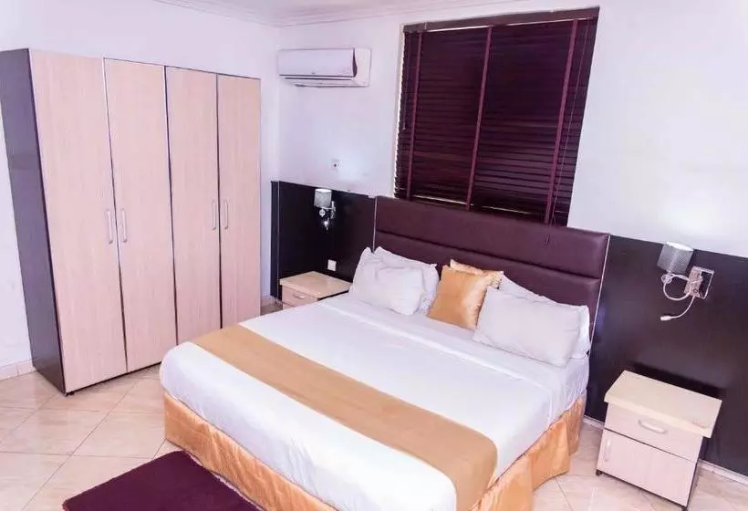 هتل De Meros  And Suites