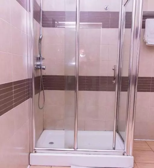 هتل De Meros  And Suites