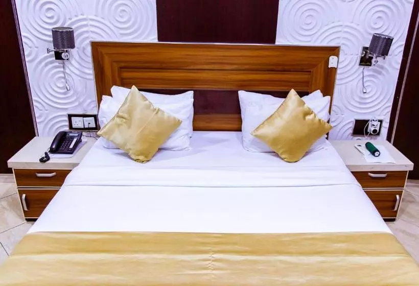 هتل De Meros  And Suites