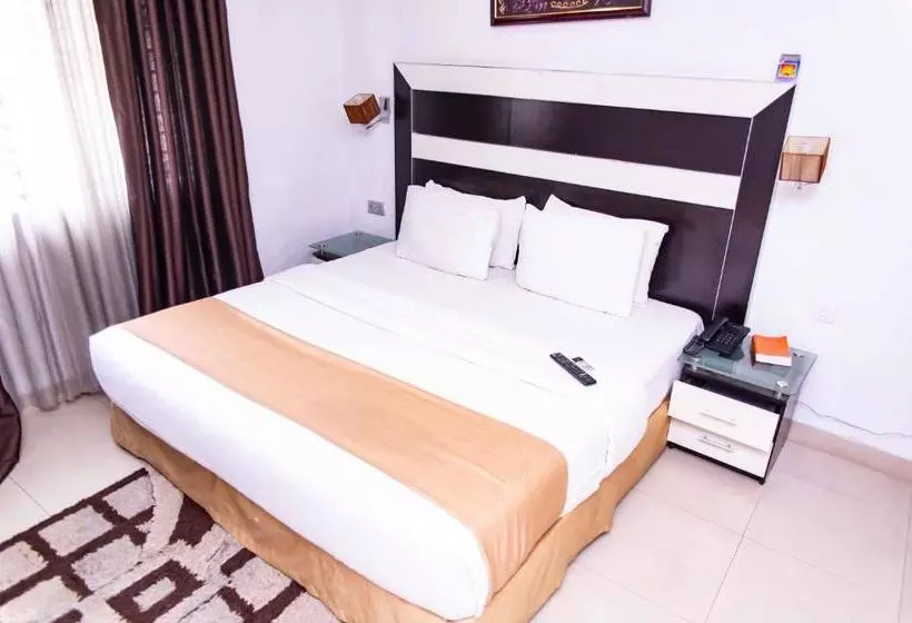 هتل De Meros  And Suites